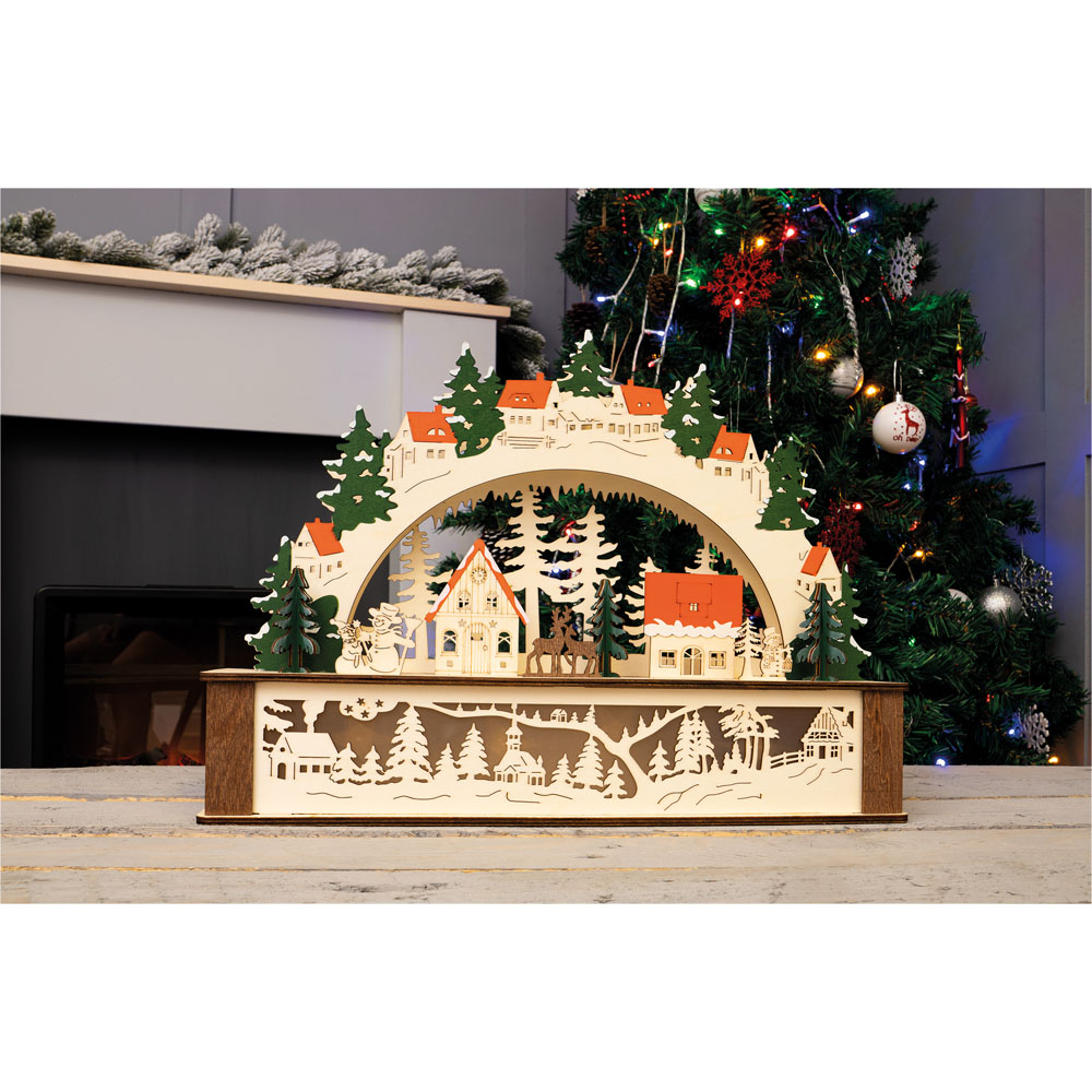 St Helens Wooden Light Up Festive Scene Image 4