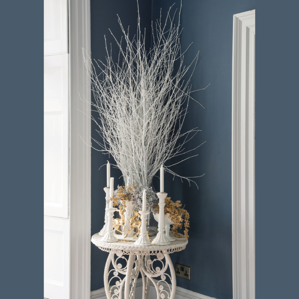 Farrow & Ball Interior Wood and Metal 281 Stiffkey Blue Flat Eggshell Paint 5L Image 4