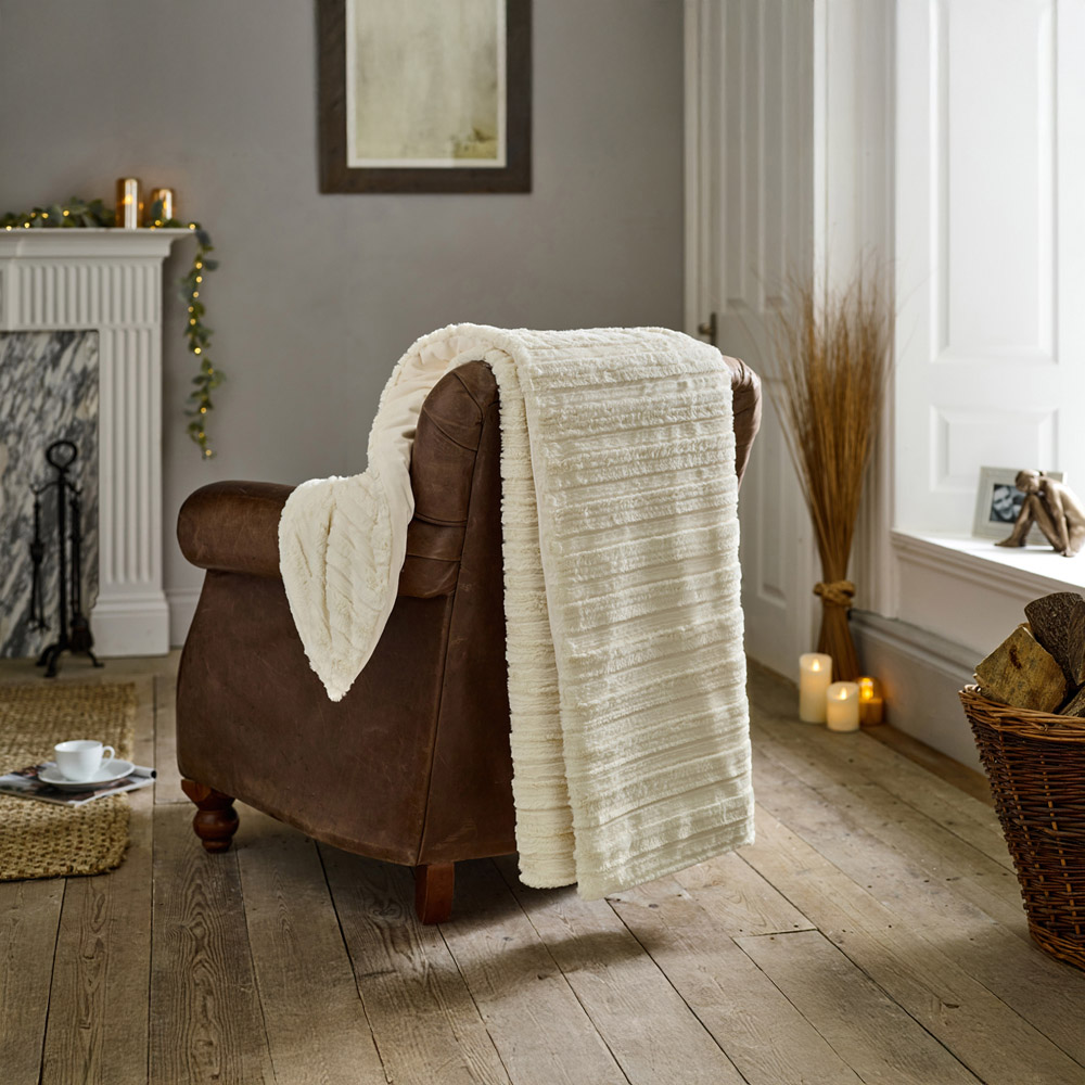 TLC Chatsworth Faux Fur Cream Throw 130 x 170cm Image 4