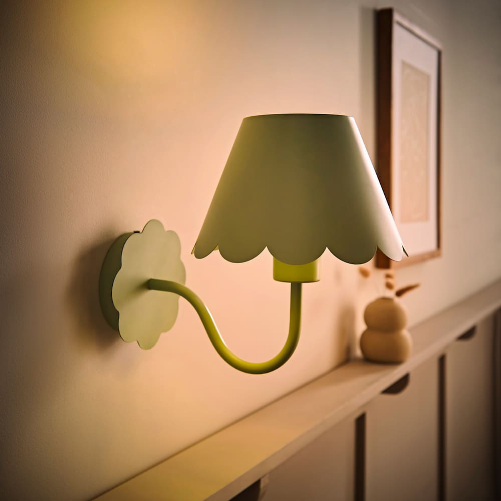 ValueLights Hallie Green Scallop Rechargeable Wall Light Image 2