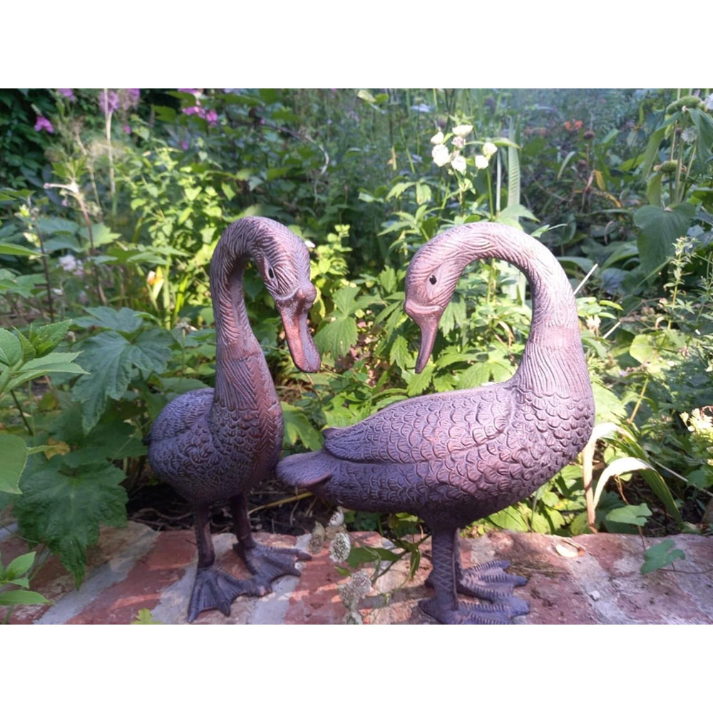 Inspirational Gifting 2 Piece Geese Cast Aluminium Garden Ornament Set Image 4