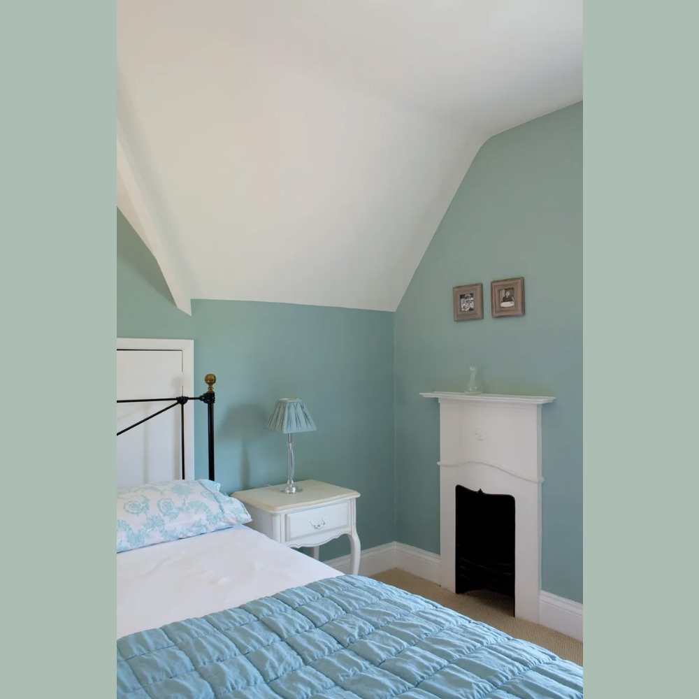 Farrow & Ball Interior Wood and Metal 84 Green Blue Flat Eggshell Paint 5L Image 4