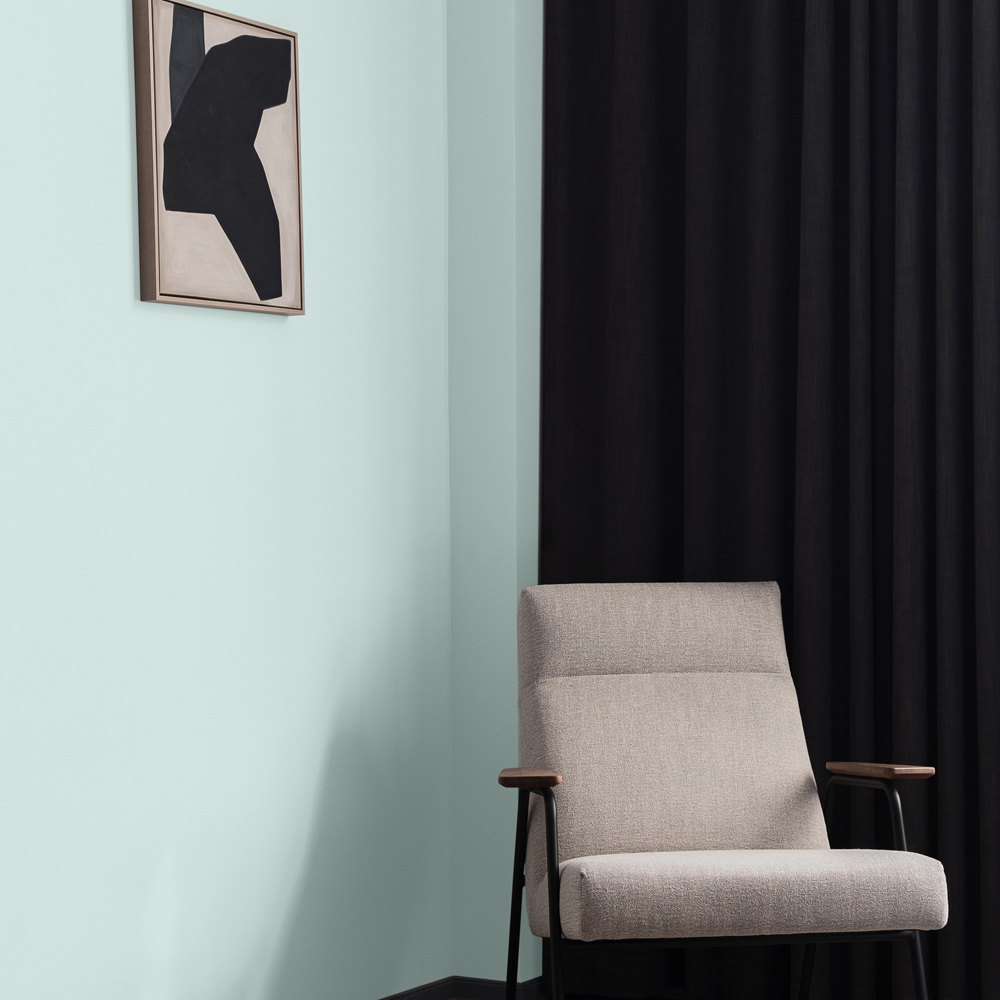 Craig & Rose 1829 Vintage Walls and Ceilings Porcelain Blue Chalky Matt Emulsion Paint 2.5L Image 4