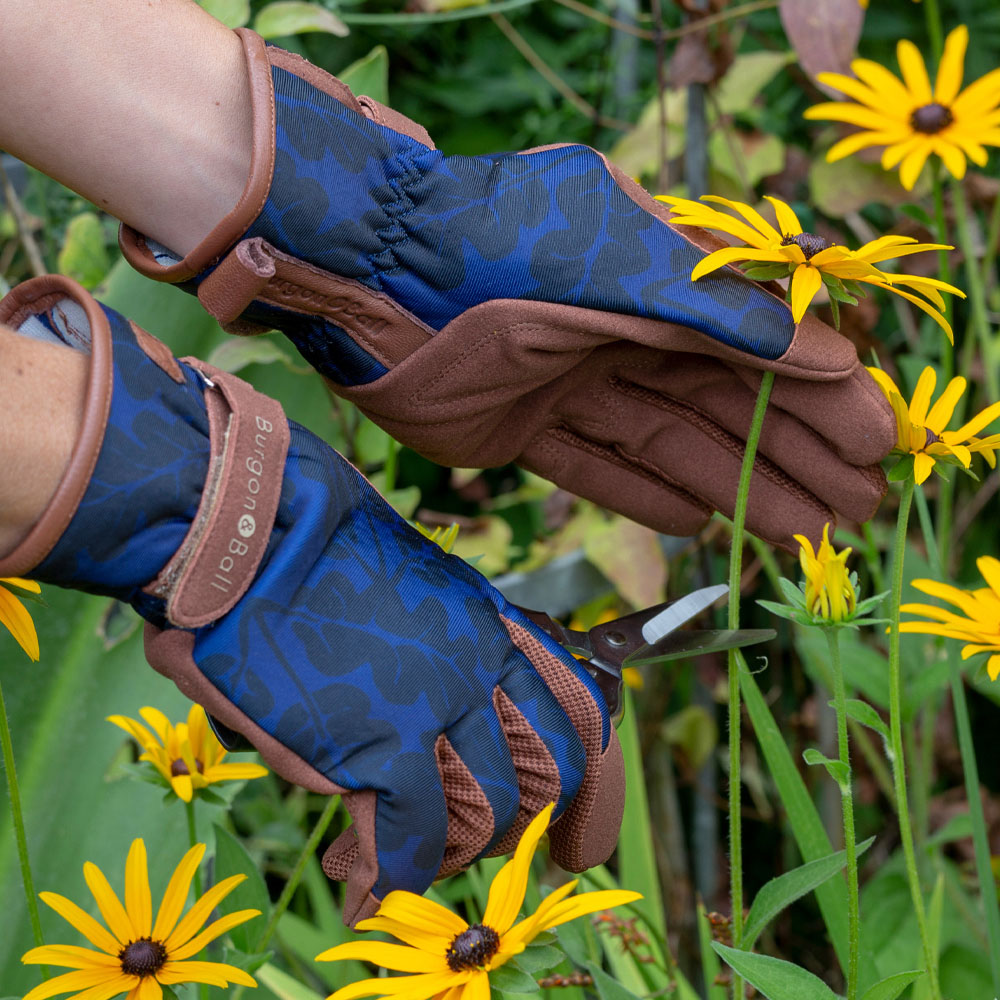 Burgon and Ball Love The Glove Medium-Large Women Oak Leaf Navy Gardening Gloves Image 3