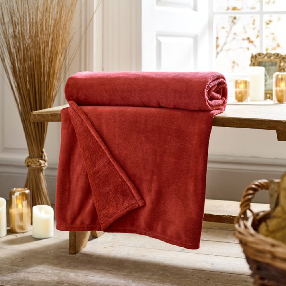 Deyongs Crimson Snuggle Touch Throw 140 x 180cm Image 2