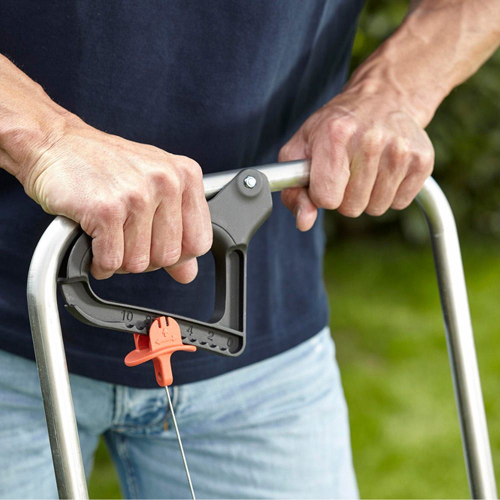 Gardena Large Garden Spreader Image 5