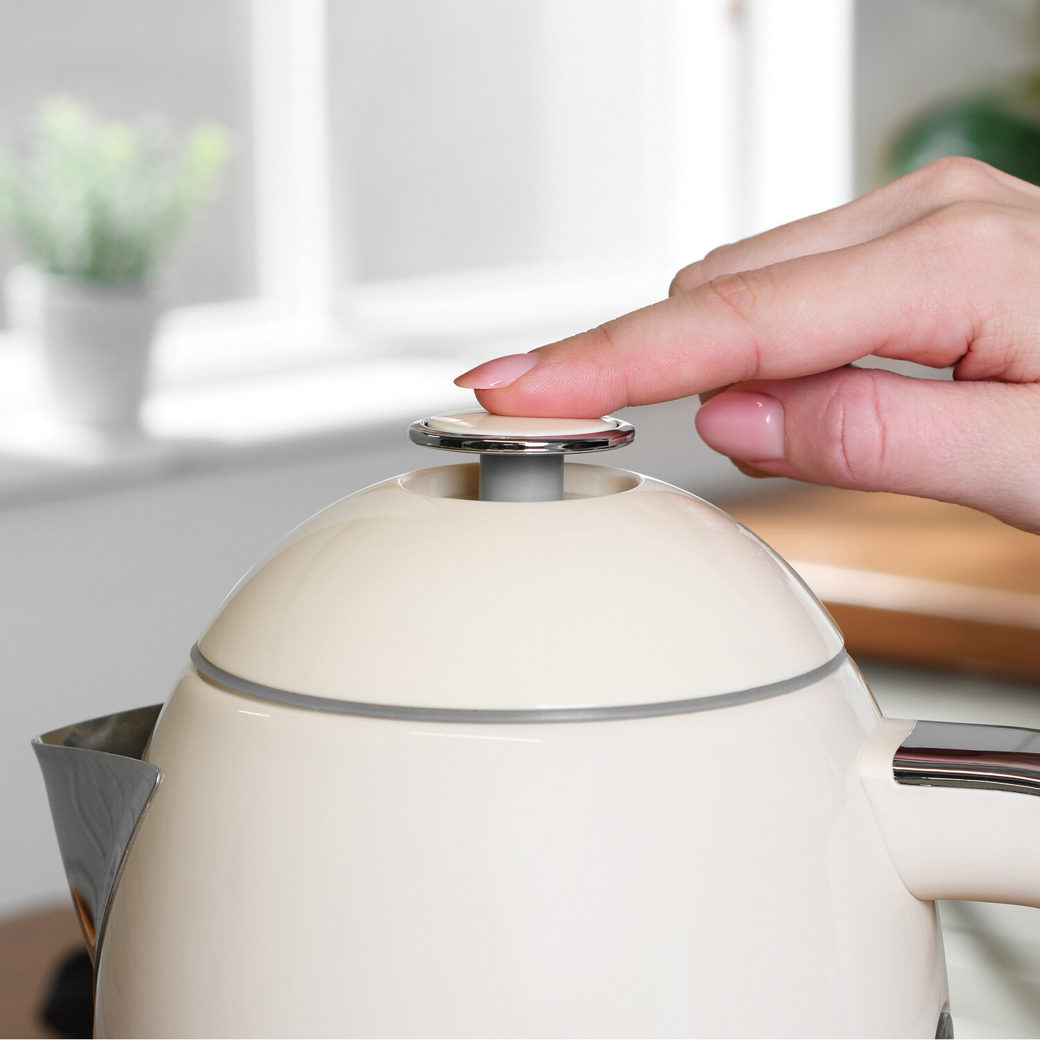 Retro Kettle Cream Image 5