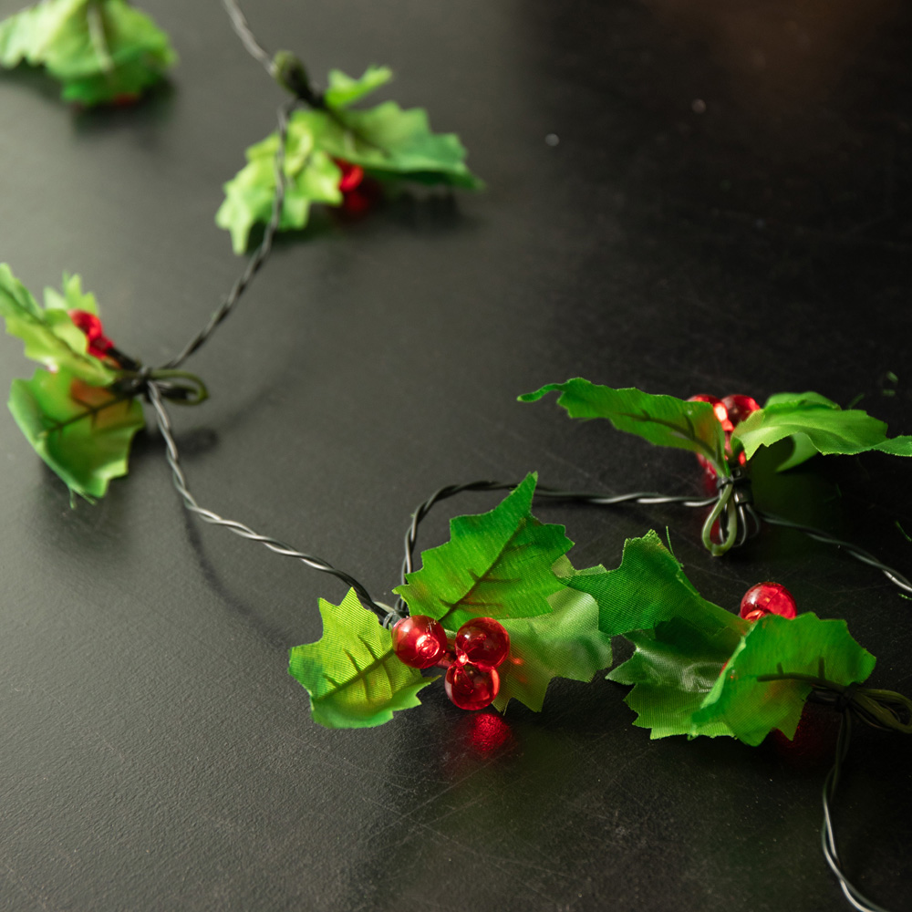 Samuel Alexander 100 Red LED Berry and Holly Green String Light 8m Image 5
