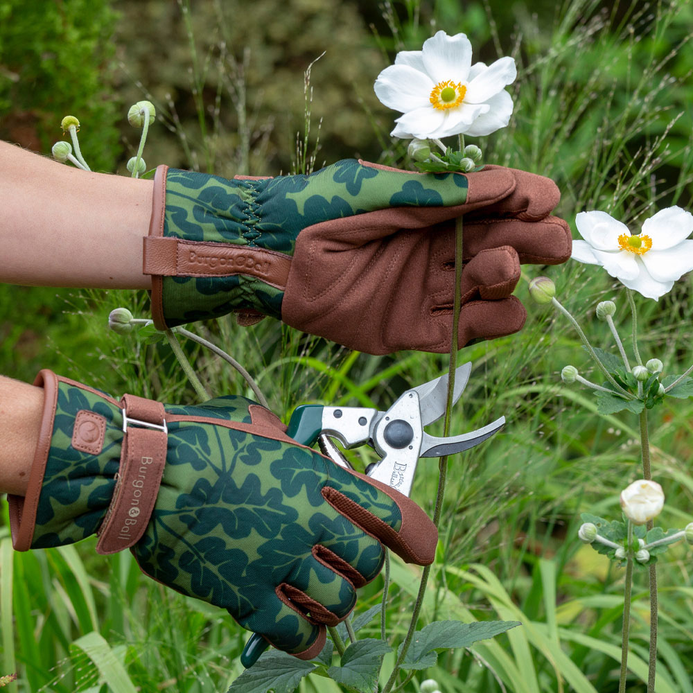Burgon and Ball Love The Glove Small-Medium Women Oak Leaf Moss Gardening Gloves Image 3