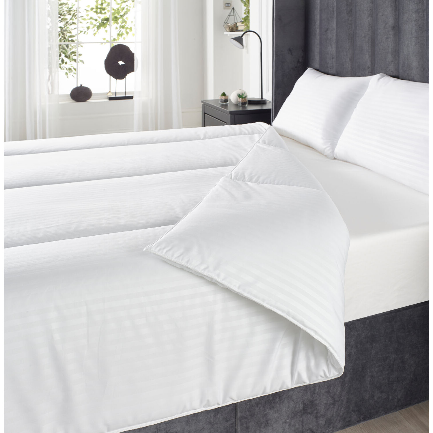 The Scott Feather Super King White Hotel Collection Duvet 10.5 Tog Image 3