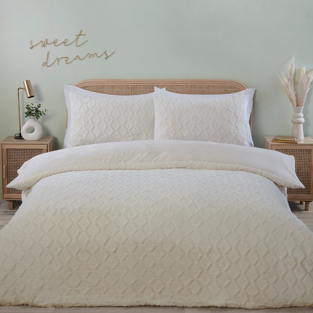 Geo Faux Fur Duvet Set - White / Single Image 1