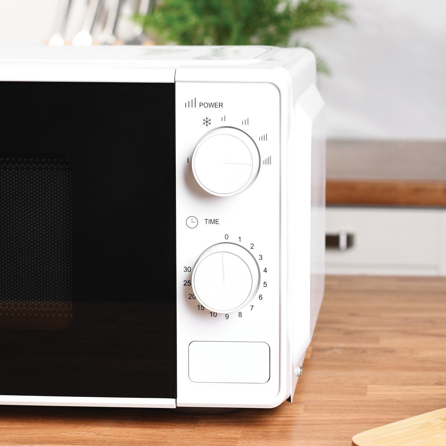 My Kitchen Essentials Microwave 20L - White Image 3