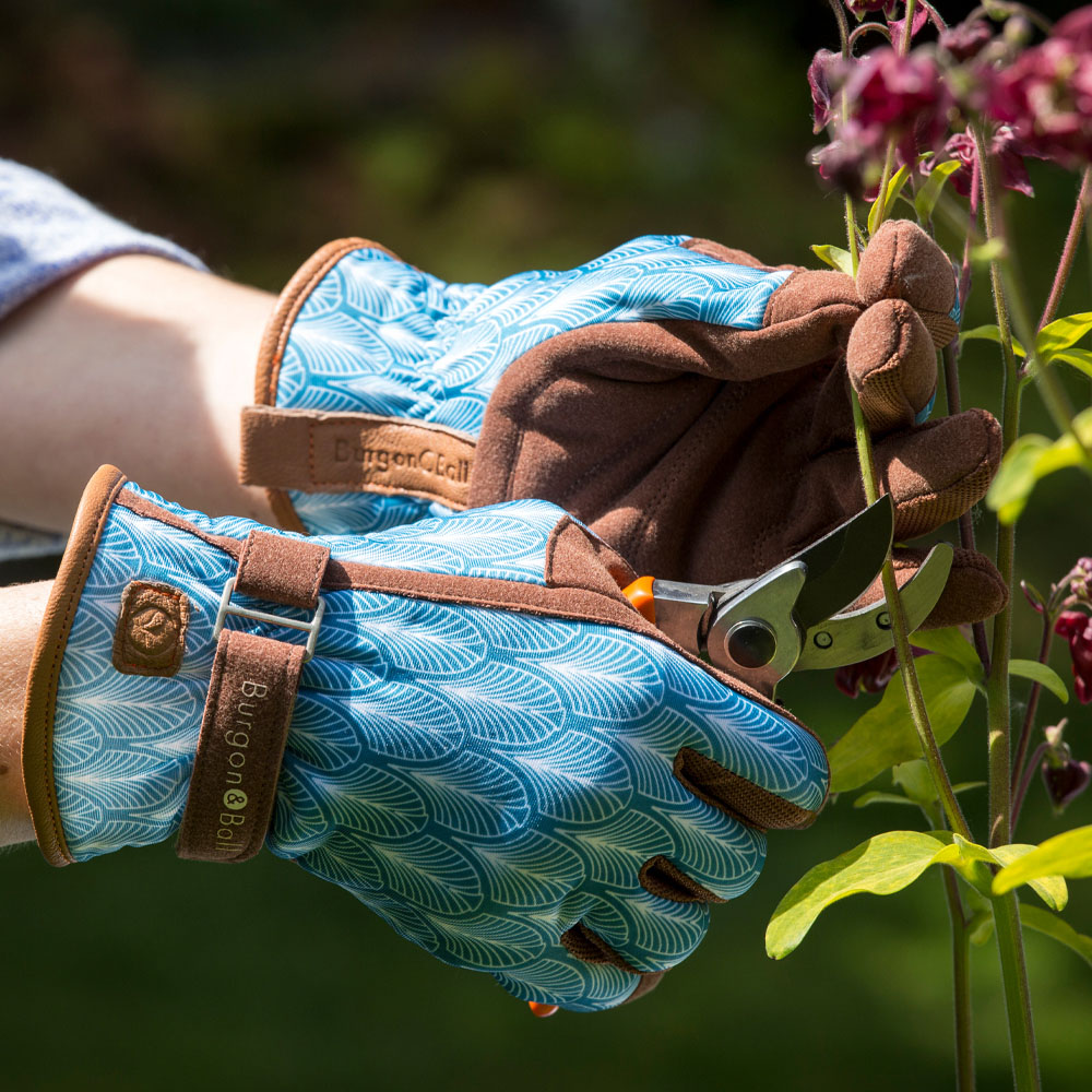 Burgon and Ball Love The Glove Medium-Large Women Gatsby Gardening Gloves Image 2