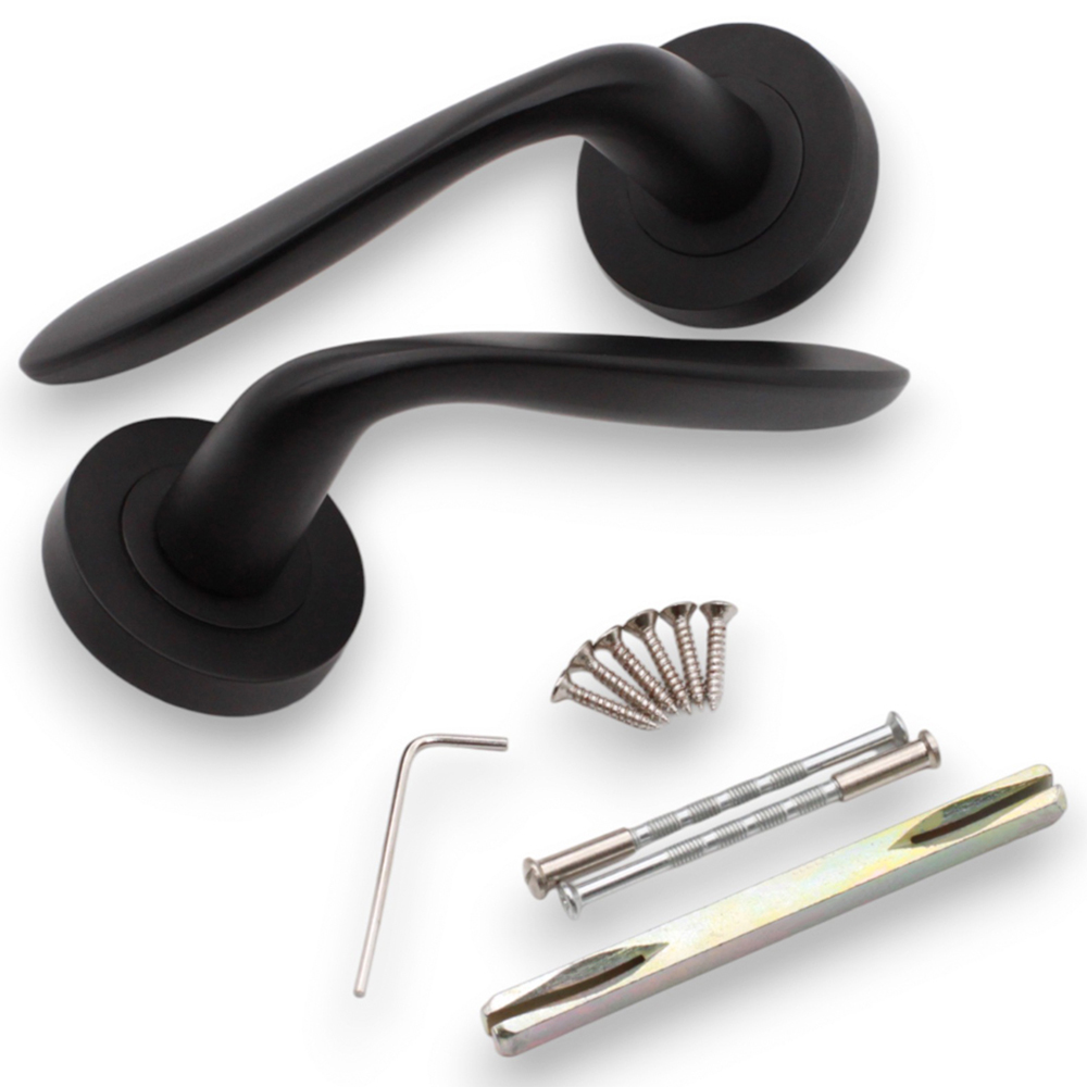 Spira Brass Mars Matt Black Lever Door Handle 2 Pack Image 4