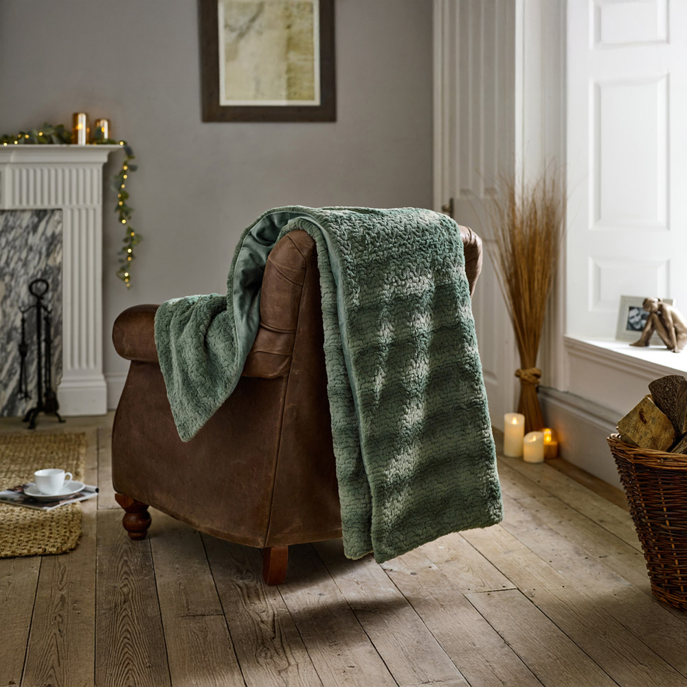 TLC Ashridge Faux Fur Green Throw 130 x 170cm Image 4