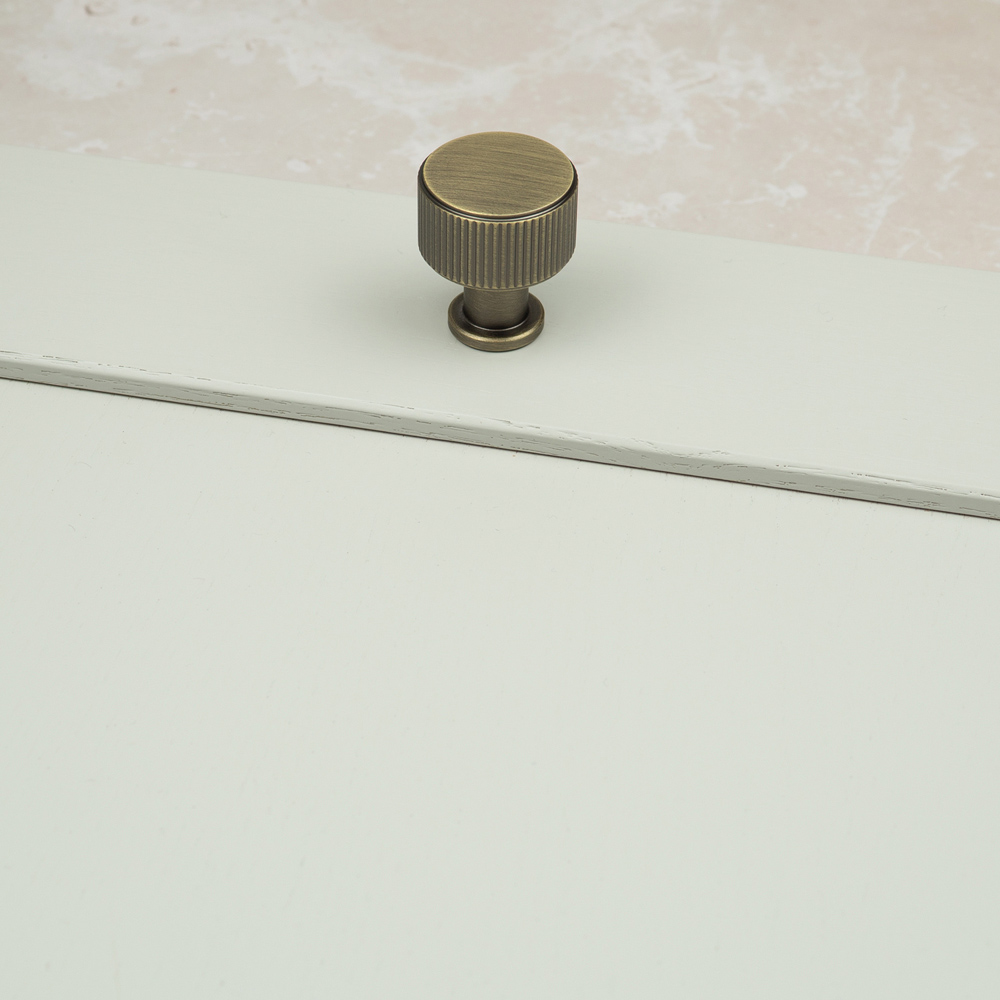 Handle & Home Antique Brass Reeded T-Bar Knob 29mm Image 6