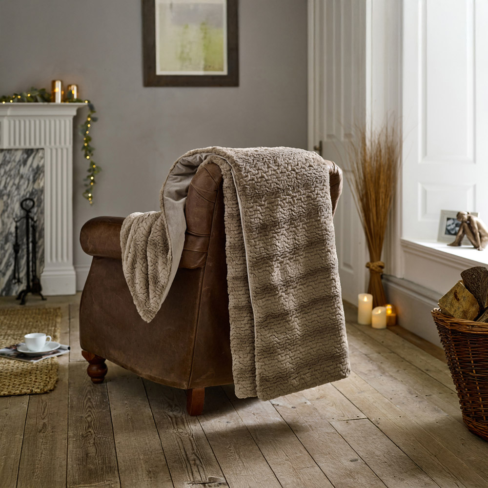 TLC Ashridge Faux Fur Fawn Throw 130 x 170cm Image 4