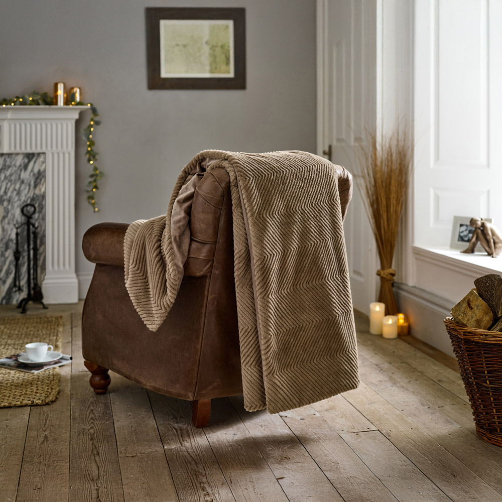 TLC Burghley Faux Fur Fawn Throw 130 x 170cm Image 4