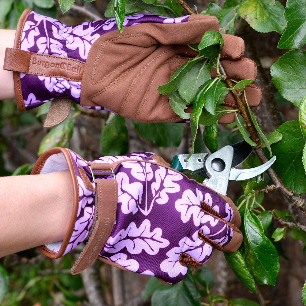 Burgon and Ball Love The Glove Medium-Large Women Oak Leaf Plum Gardening Gloves Image 2