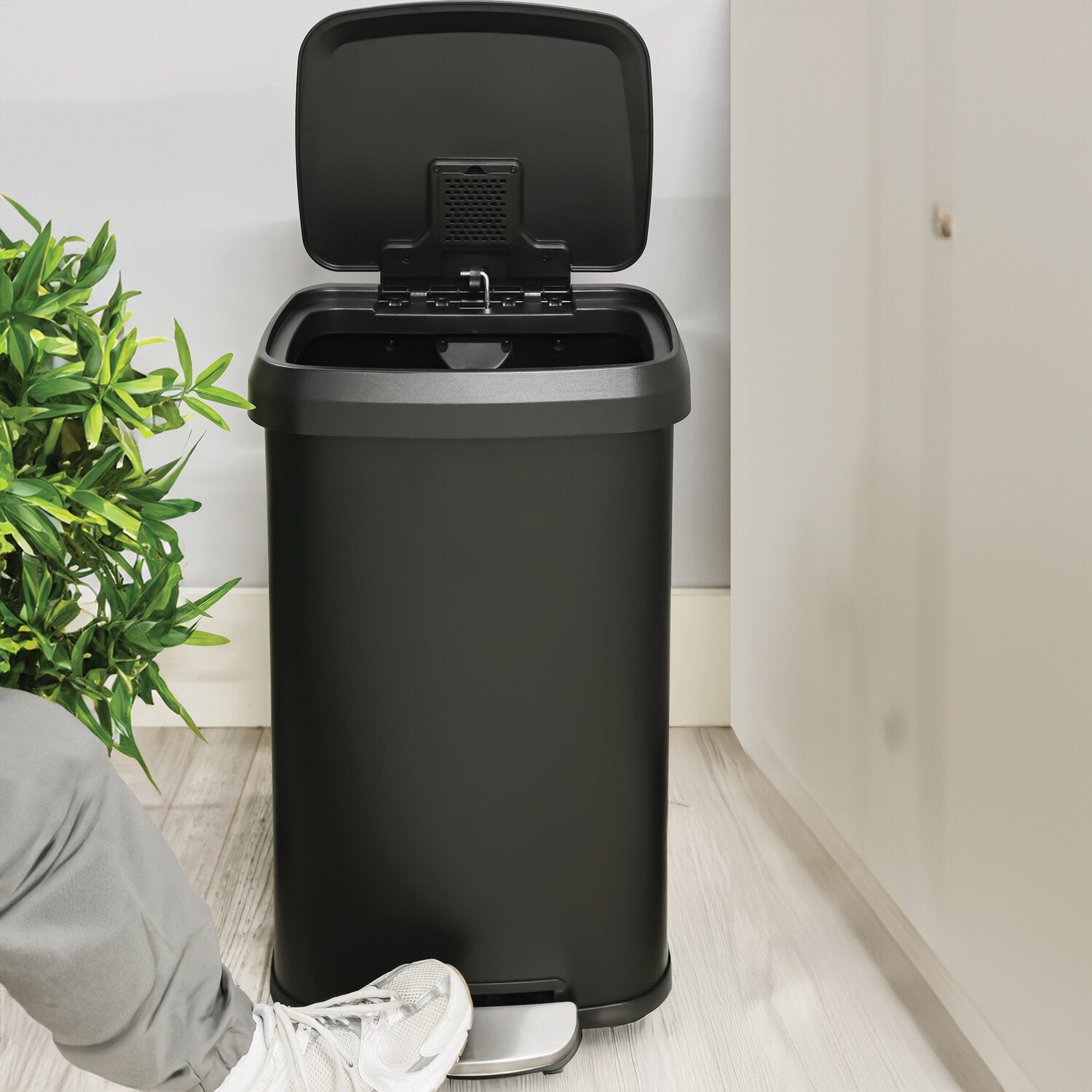 Living Solutions 50L Retro Bin Black Image 4