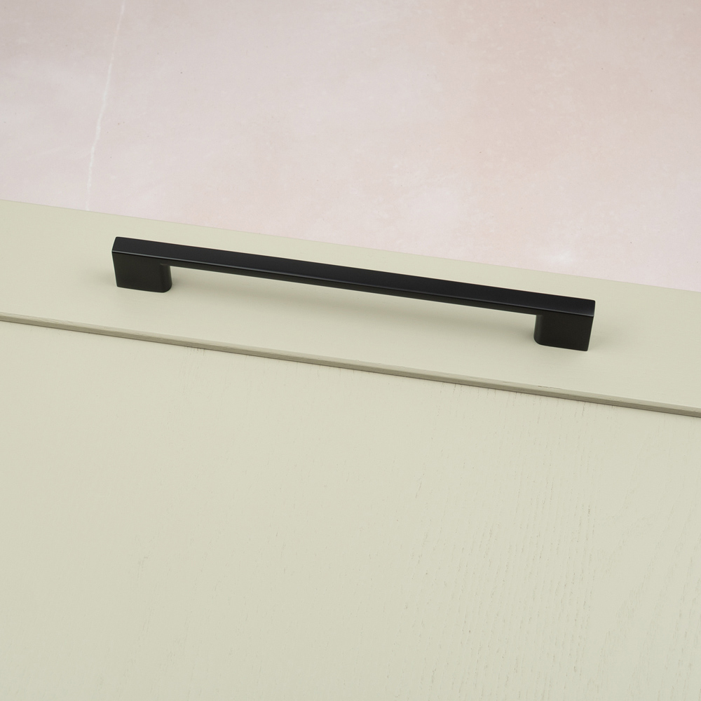 Handle & Home Square Matt Black Handle 192mm Image 6