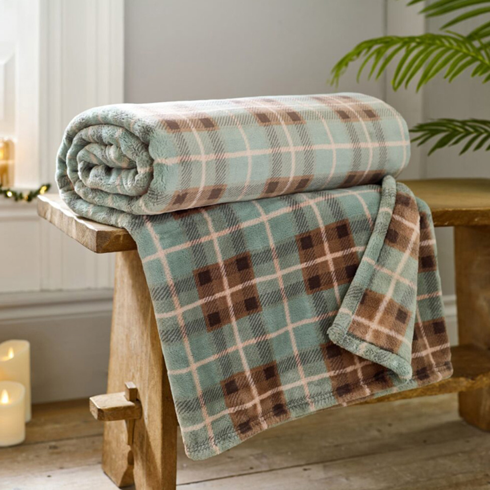Deyongs Highland Green Fell Check Throw 140 x 180cm Image 2