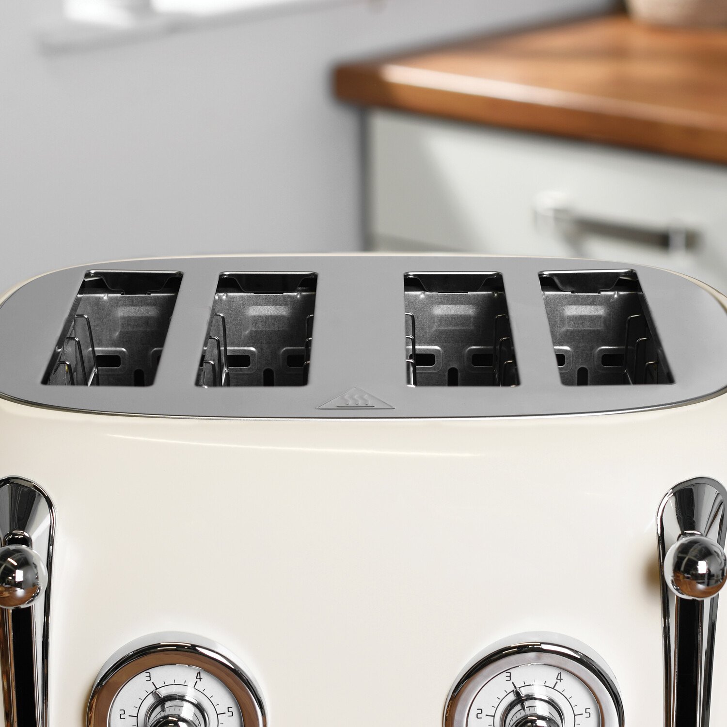 Retro 4 Slice Toaster Cream Image 3