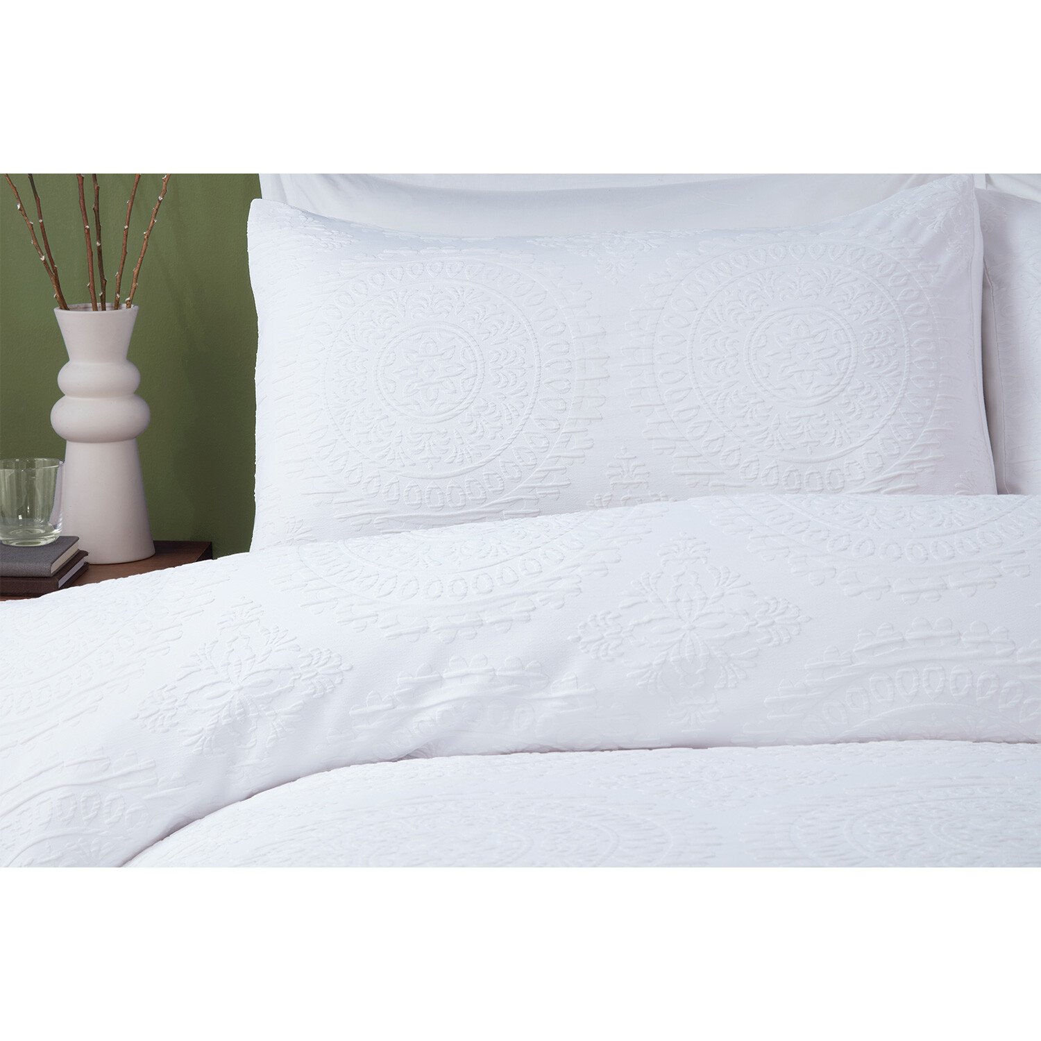 Kingsbridge Duvet Cover and Pillowcase Set - White / Double Image 2