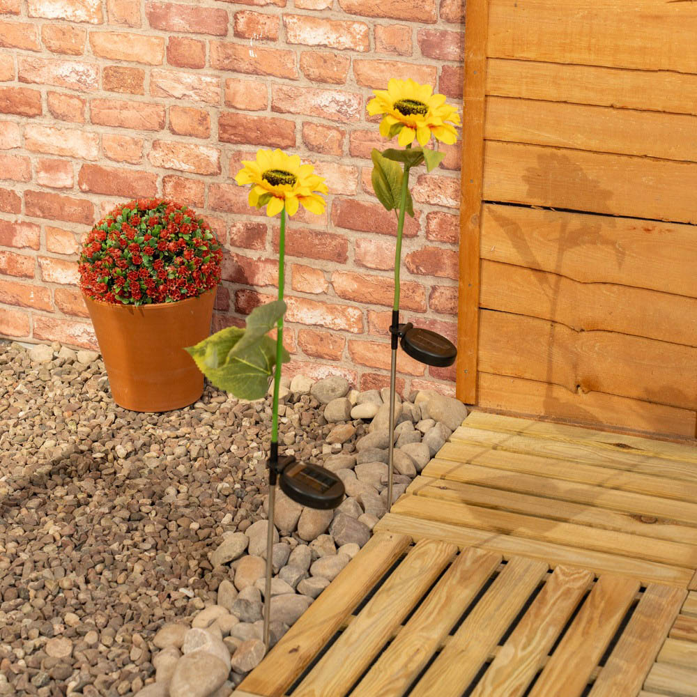 ValueLights Yellow Sunflower Solar Powered Outdoor Spike Lights 2 Pack Image 4