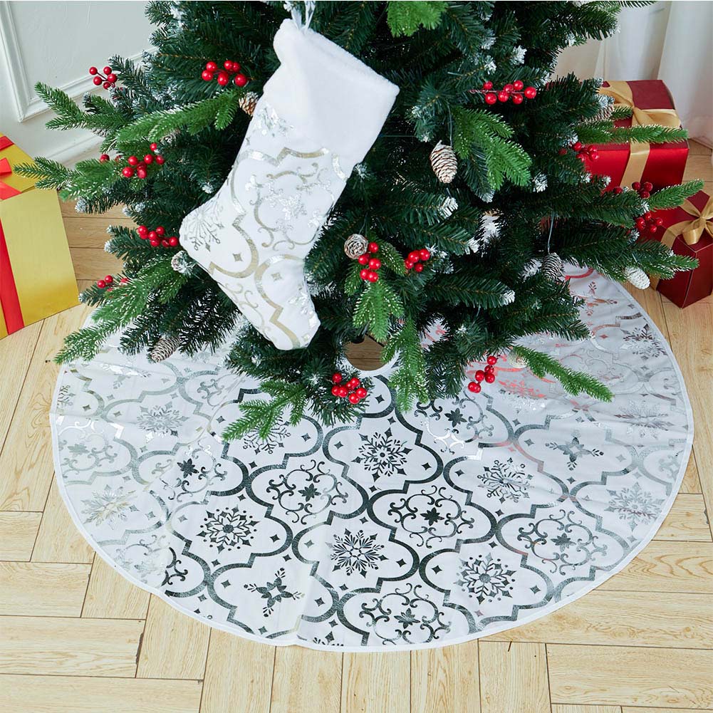Living and Home Round Shape Christmas Tree Base Skirt with Stocking 120cm Image 7