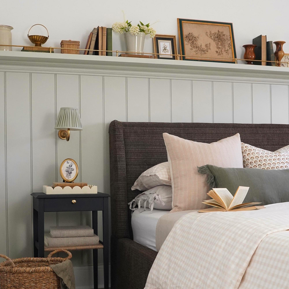 Annie Sloan Cotswold Green Matt Wall Paint 120ml Image 4