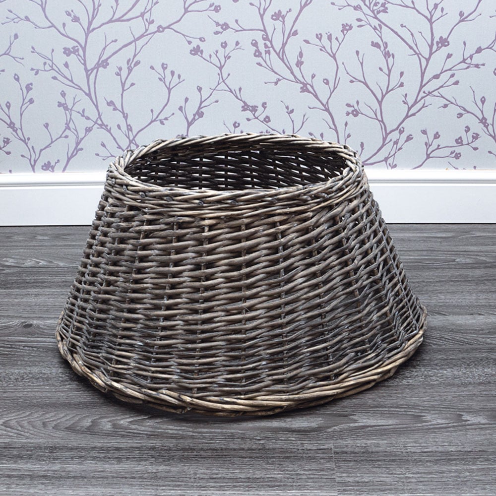St Helens Small Wicker Christmas Tree Skirt Image 2