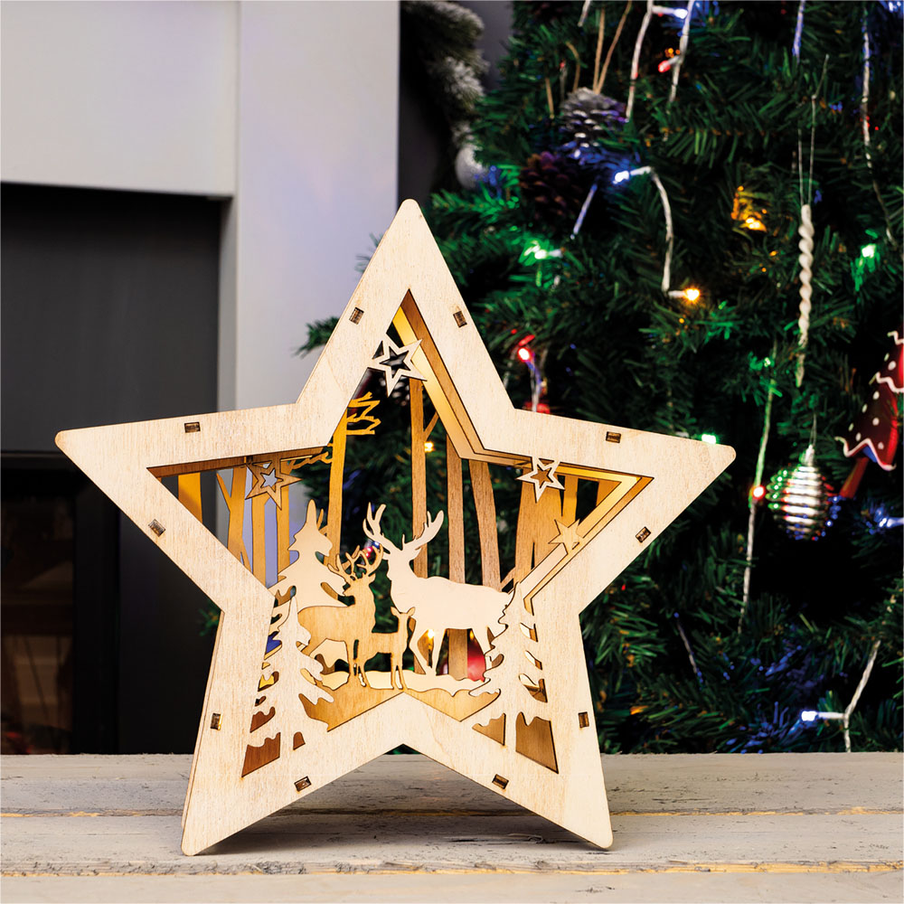 St Helens Wooden Light Up Star Festive Scene Image 2