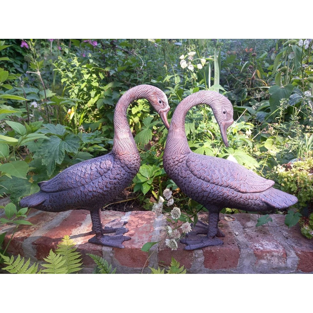 Inspirational Gifting 2 Piece Geese Cast Aluminium Garden Ornament Set Image 3