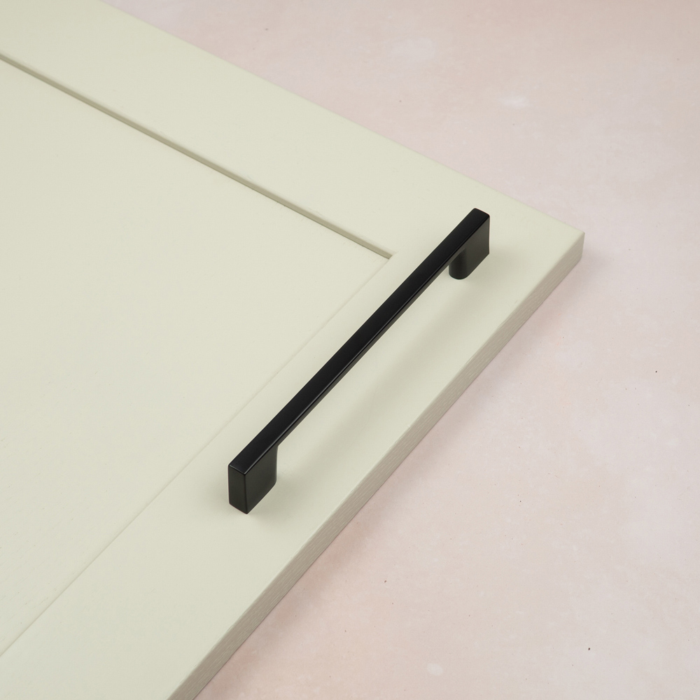 Handle & Home Square Matt Black Handle 160mm Image 2