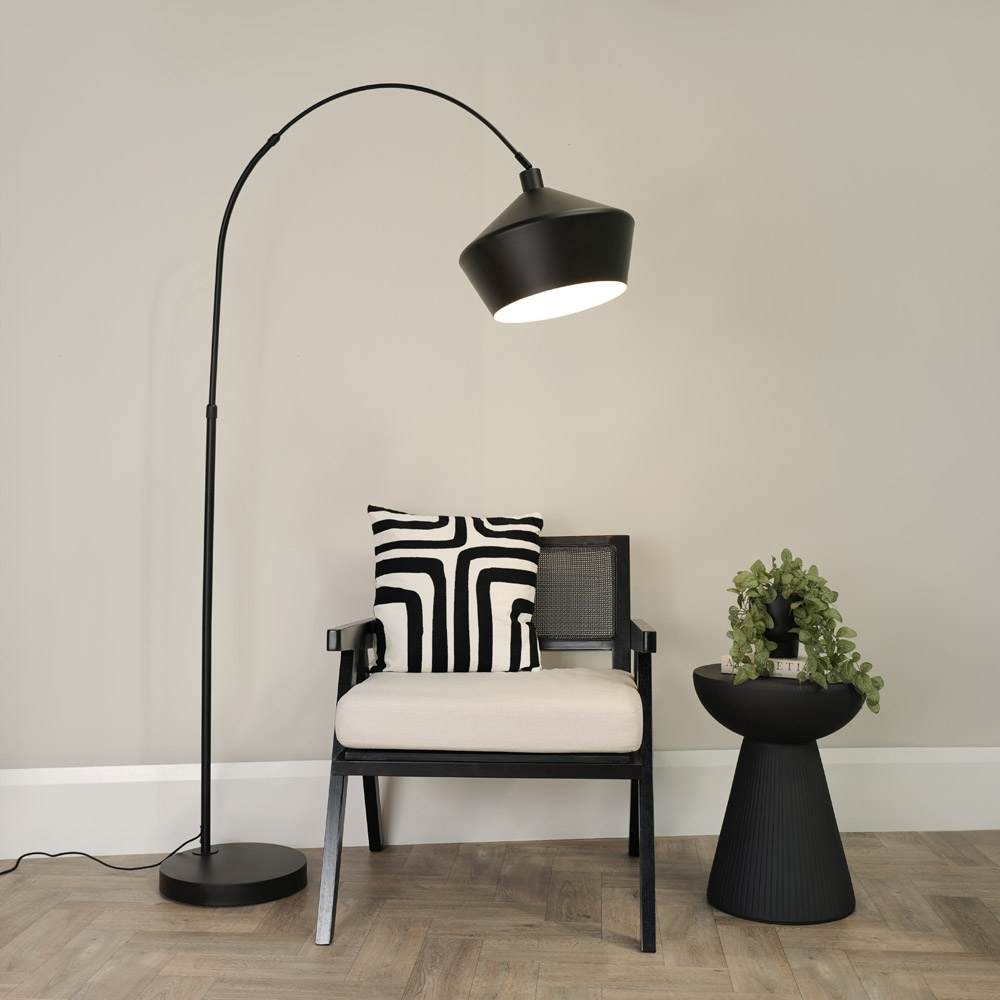 ValueLights Louis Black Metal Shade Black Curved LED Floor Lamp Image 2
