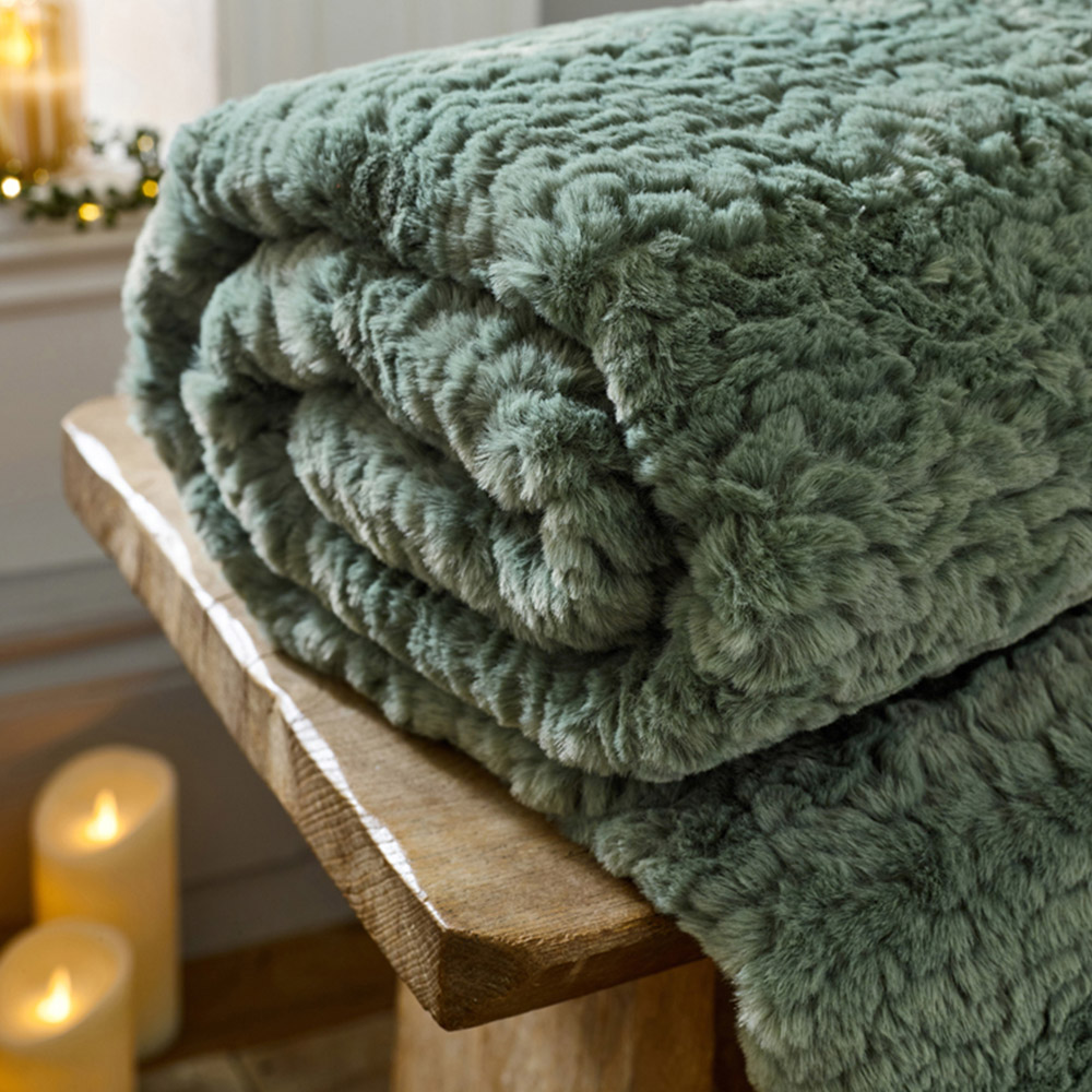 TLC Ashridge Faux Fur Green Throw 130 x 170cm Image 3