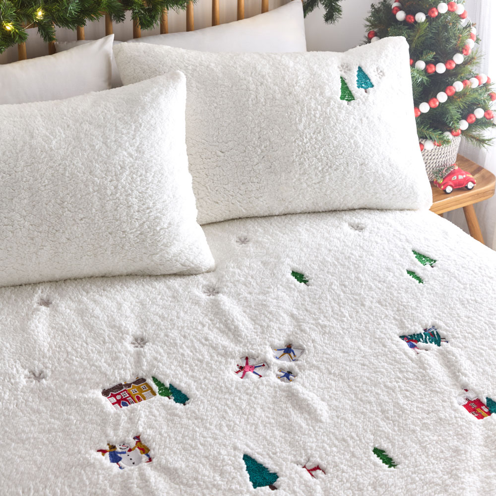 Furn Double Christmas Together Embroidered Fleece Duvet Set Image 2
