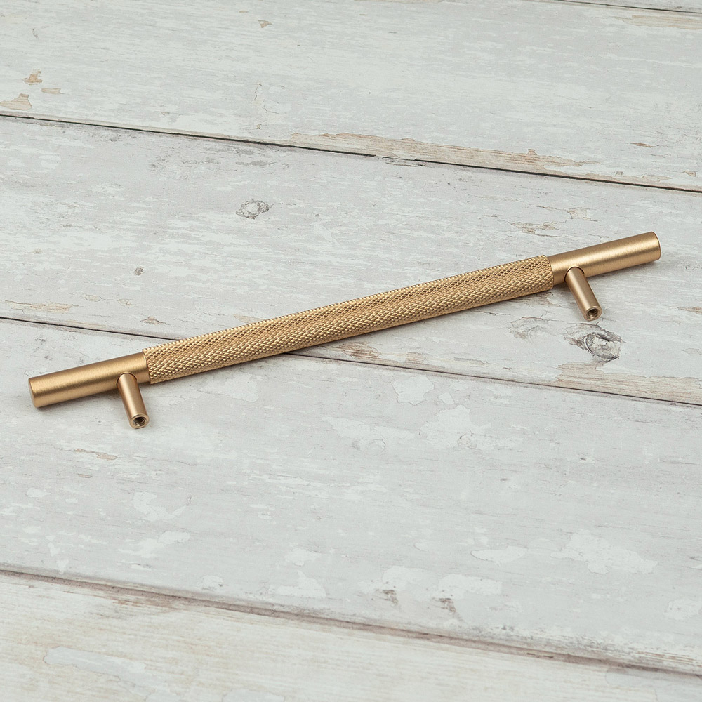 Handle & Home Knurled Brass Bar Handle 160mm Image 5
