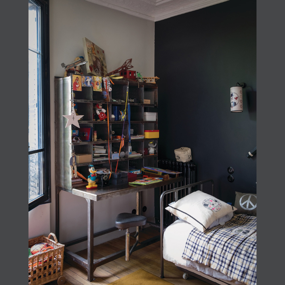 Farrow & Ball Interior Wood and Metal 57 Off Black Flat Eggshell Paint 5L Image 4