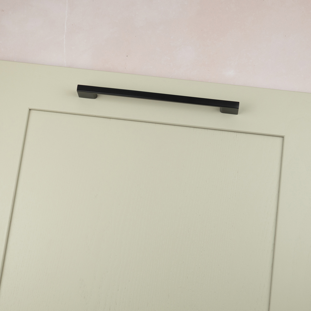 Handle & Home Square Matt Black Handle 192mm Image 7