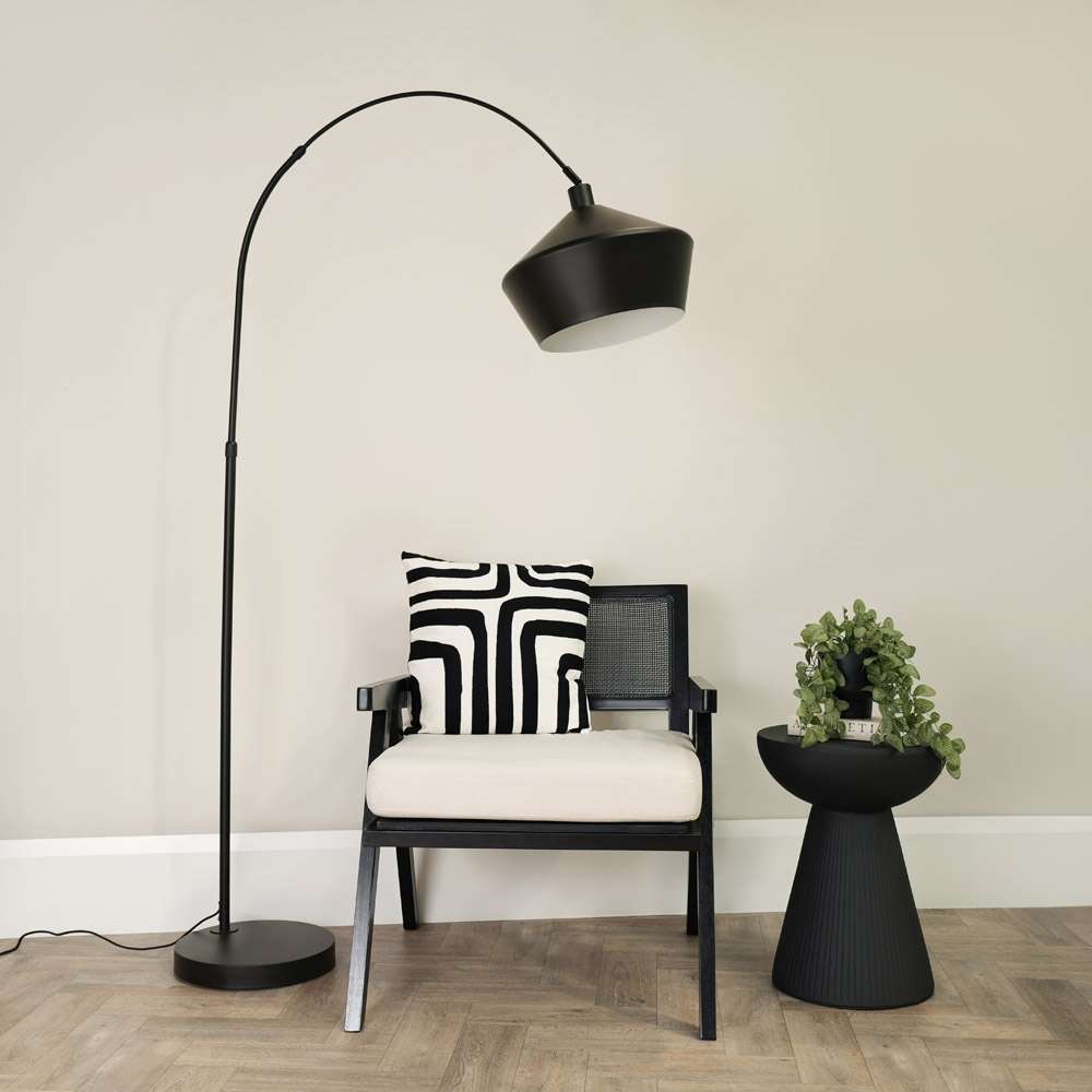 ValueLights Louis Black Metal Shade Black Curved LED Floor Lamp Image 3