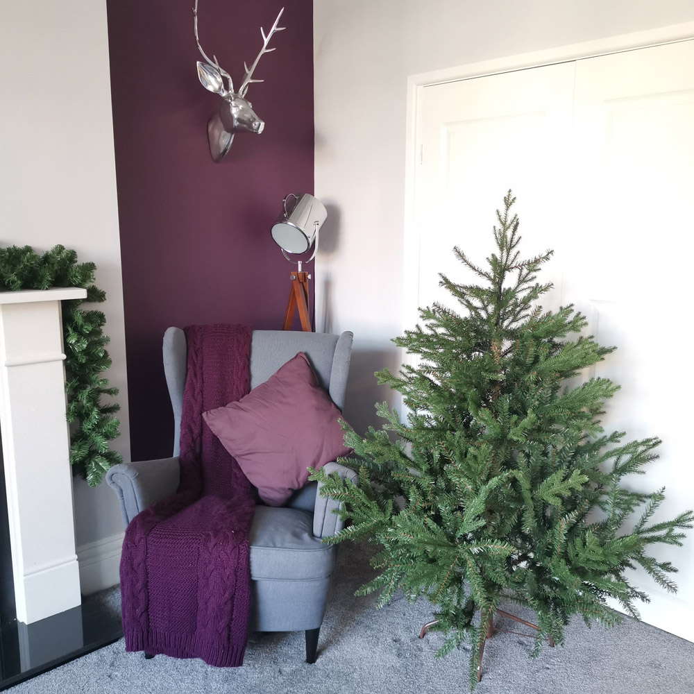 Premier Glenshee Spruce Natural Look Artificial Christmas Tree 5ft Image 5