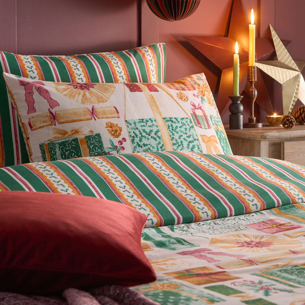 Furn Double All Wrapped Up Printed Reversible Duvet Set Image 3