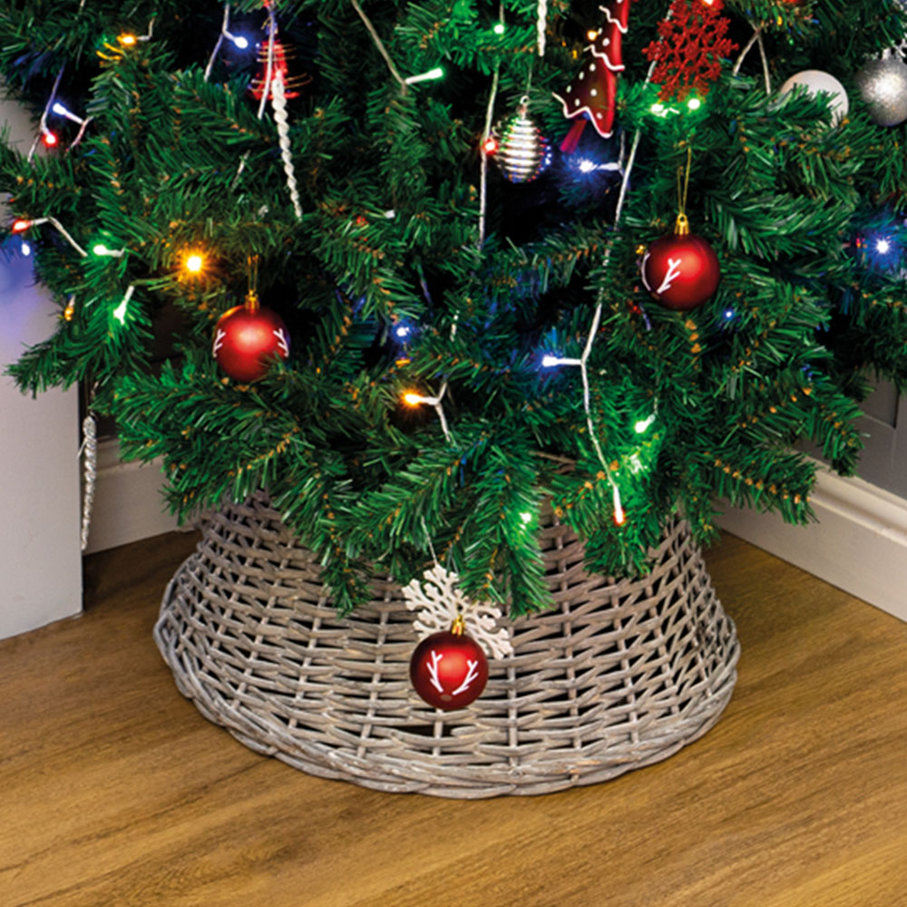 St Helens Large Christmas Wicker Tree Skirt Image 5