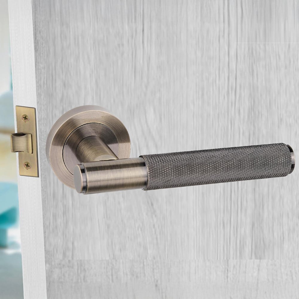 Golden Grace Straight T-Bar Knurled Antique Brass Door Handles and Hinges Set 6 Pack Image 2