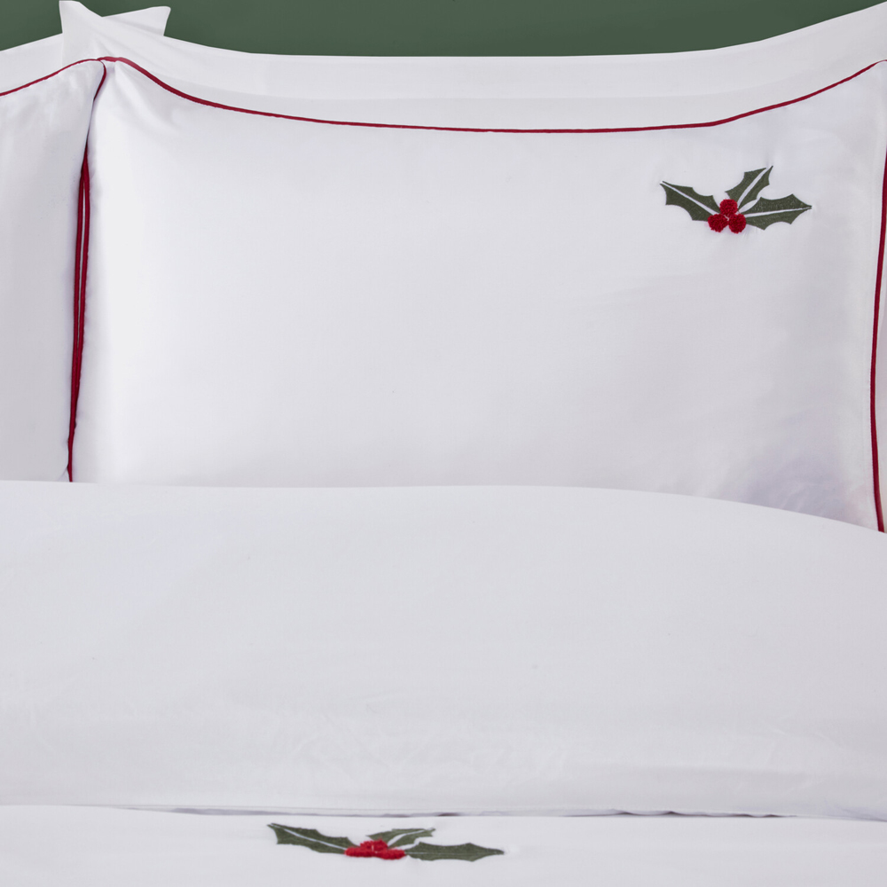 Holly and Berries Duvet SetWhiteSuperking Image 5