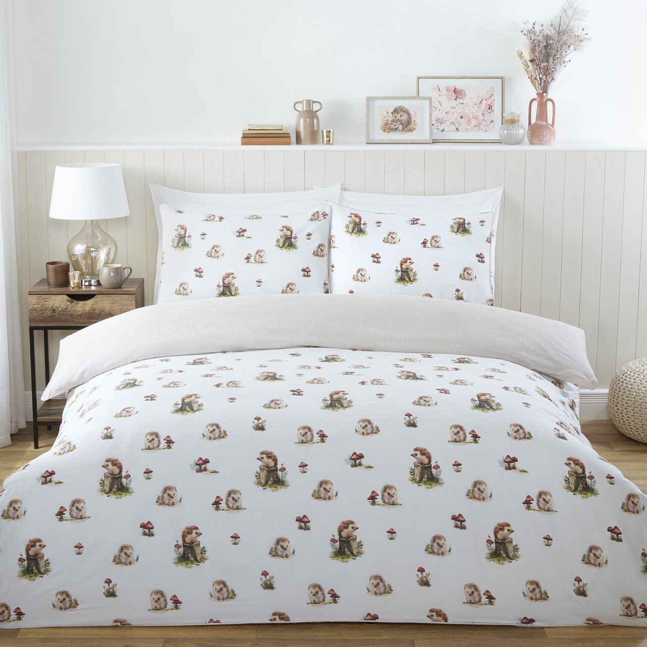 Divante Hettie the Hedgehog Duvet Cover and Pillowcase Set - Natural / Superking Image 1
