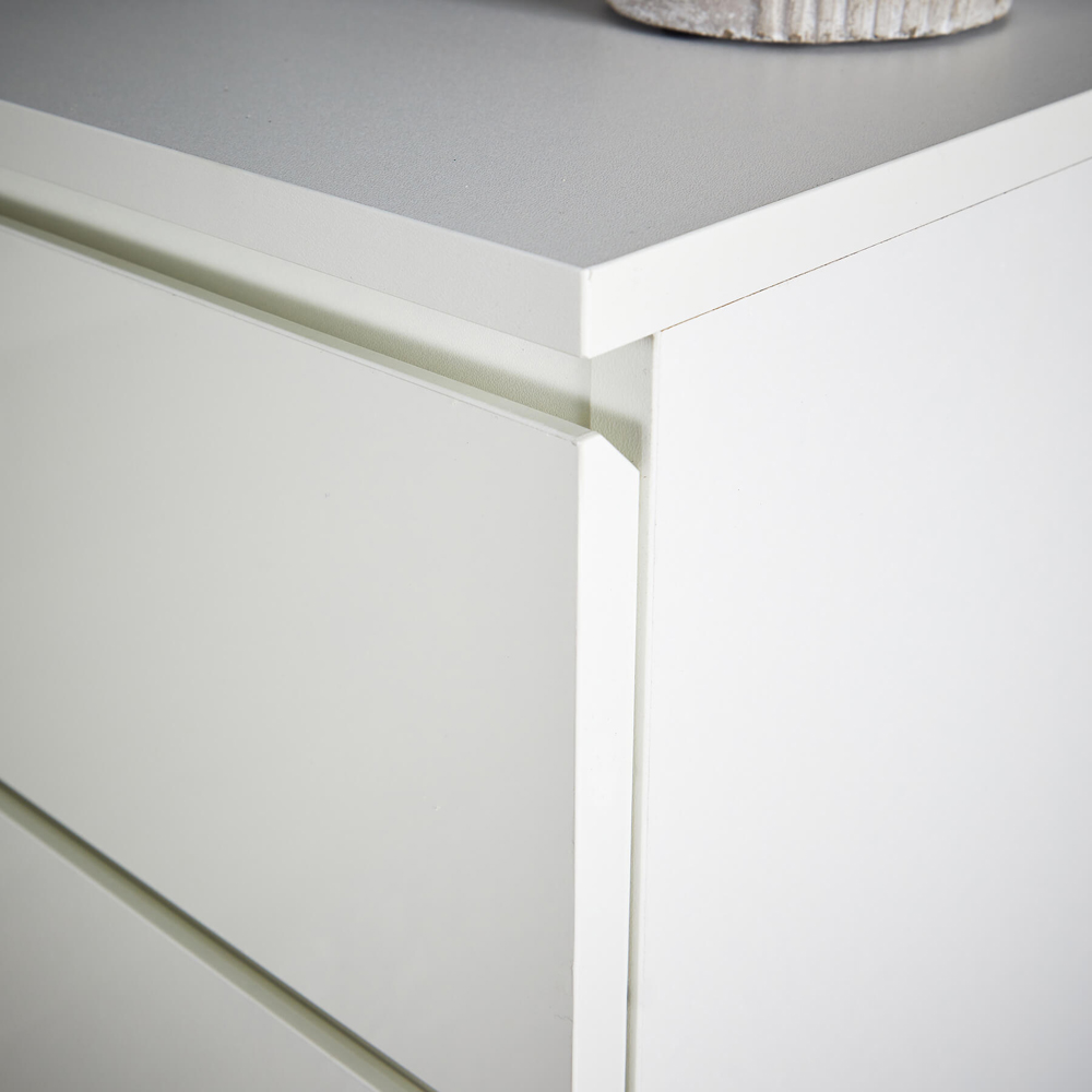 Home Source Lugano 4 Drawer White Chest of Drawers Image 4