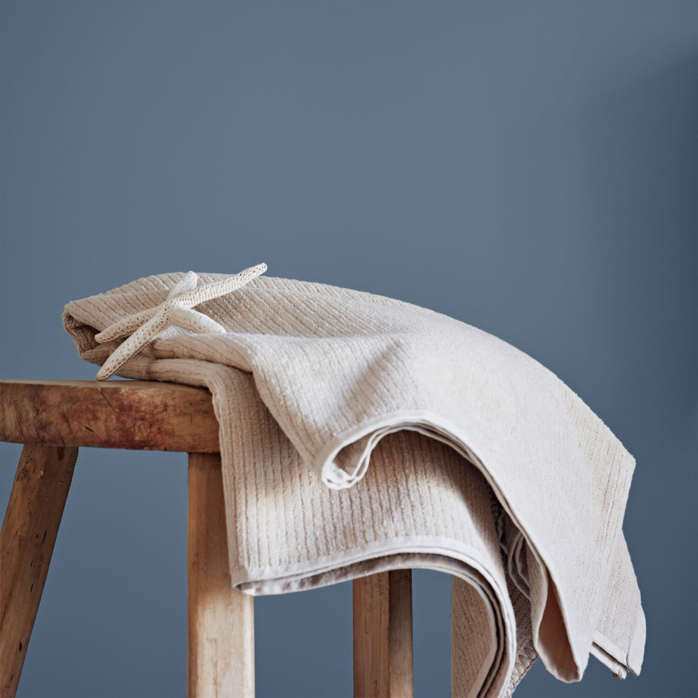 Crown Easyclean Mid Sheen Bathroom Paint - Runaway / 2.5l Image 5